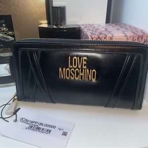 NWT Love Moschino logo zip around wallet